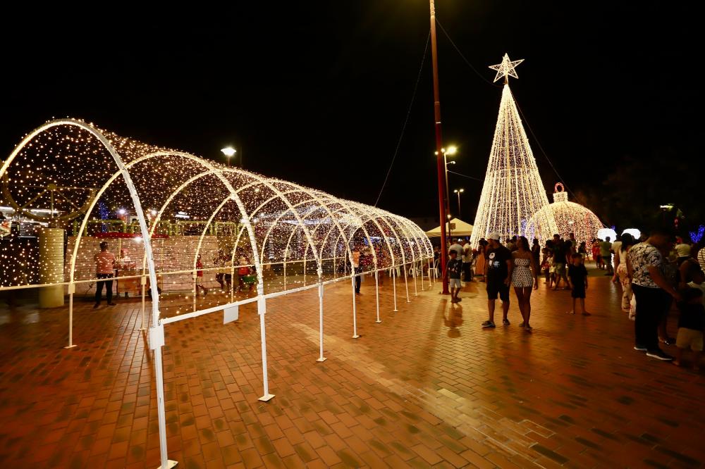 Inauguração das “Luzes de Natal” encanta e emociona o público do Centro de Lauro de Freitas