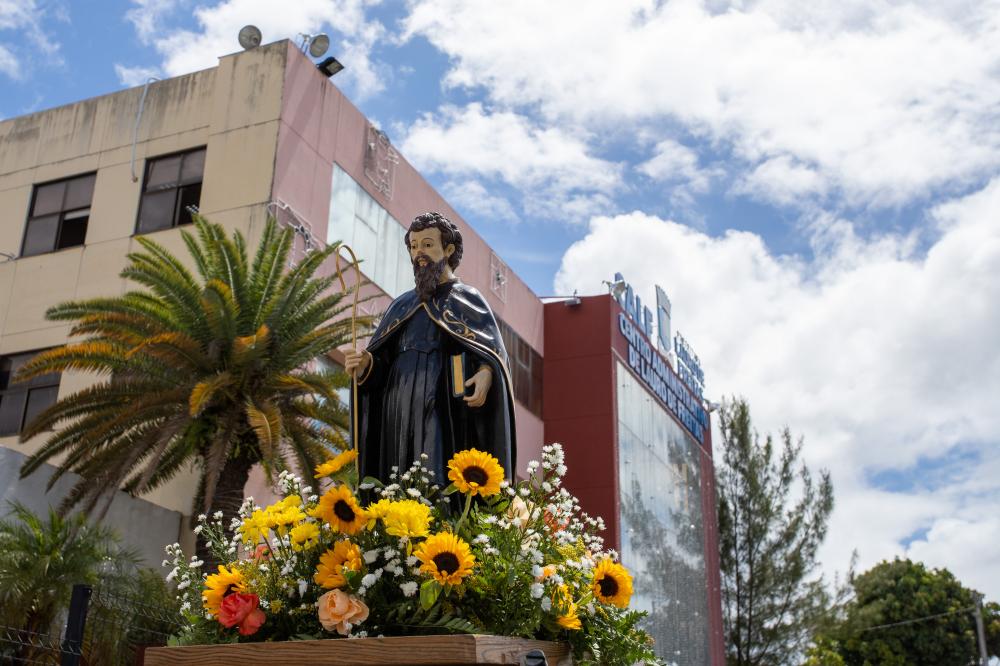 Prefeitura de Lauro de Freitas recebe imagem peregrina do padroeiro Santo Amaro de Ipitanga