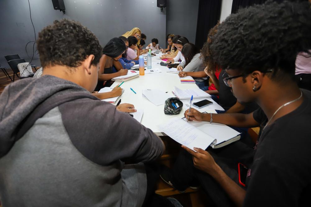 Em Lauro de Freitas, Programa Capacita Jovem oferta curso preparatório para o 1º emprego ; saiba como se inscrever