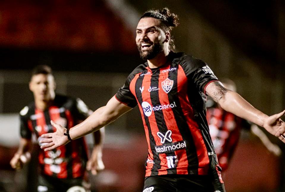 VITÓRIA VOLTA A FAZER O DEVER DE CASA E AMPLIA VANTAGEM NA LIDERANÇA
