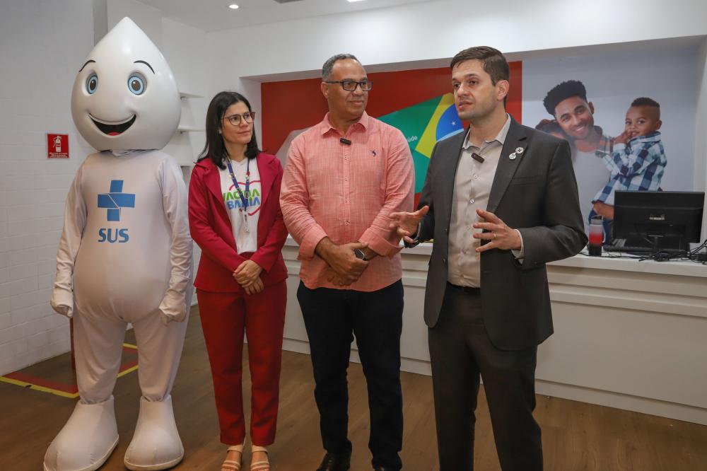 Posto Avançado de Vacinação, em Lauro de Freitas, recebe visita de diretor do Ministério da Saúde