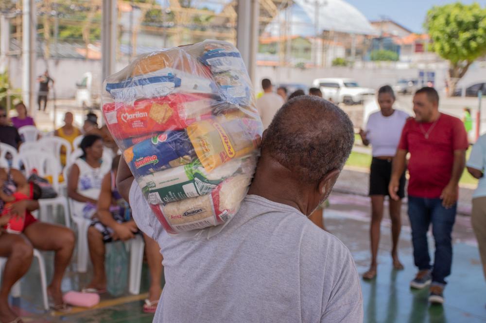 SEMDESC realiza entrega de cestas básicas para famílias em vulnerabilidade