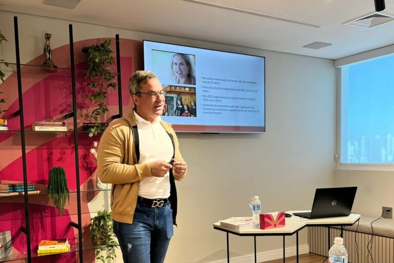 Startup baiana lança curso de especialização em implantes hormonais com foco na menopausa