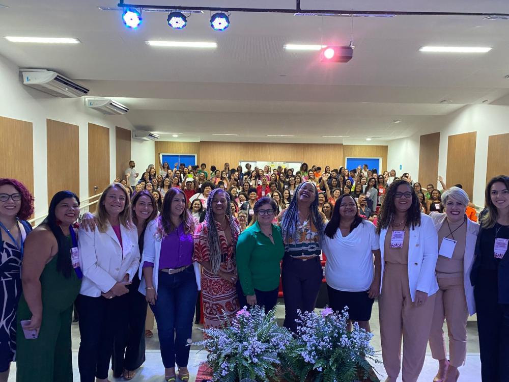 Mais de 200 mulheres participaram do I FÓRUM ESTADUAL DOS CENTROS DE REFERÊNCIAS E ATENDIMENTO ÀS MULHERES 