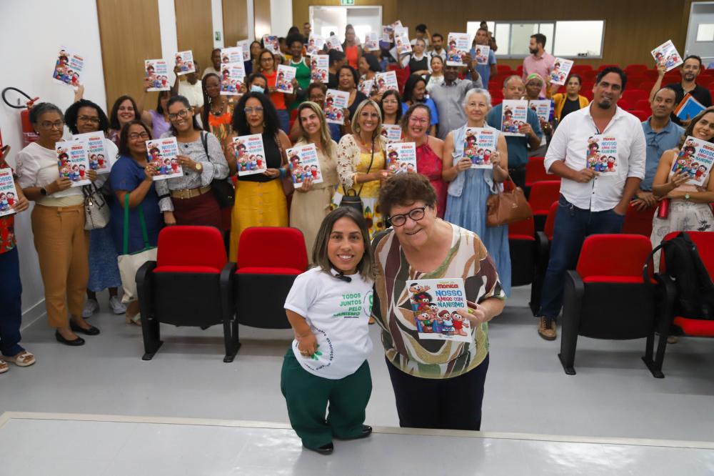 Educação de Lauro de Freitas promove palestra sobre o nanismo e distribui cartilha de política de inclusão