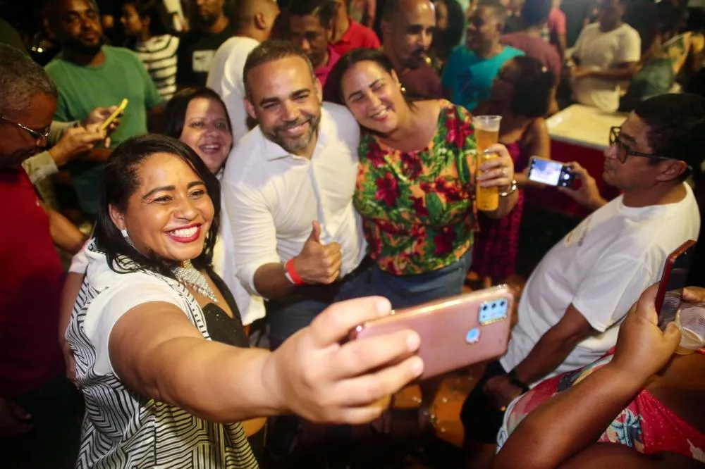 Rosalvo é recebido de braços abertos pelo povo durante festa da emancipação 