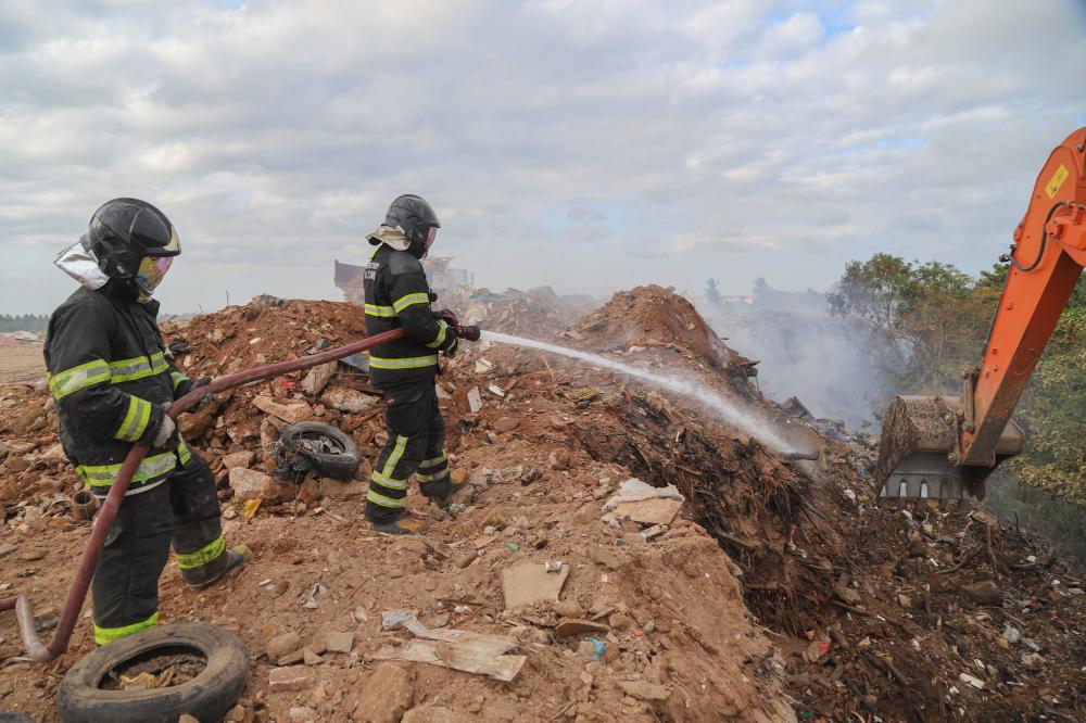 Prefeitura de Lauro de Freitas mobiliza recursos e assistência em resposta ao incêndio em um aterro na região de Quingoma