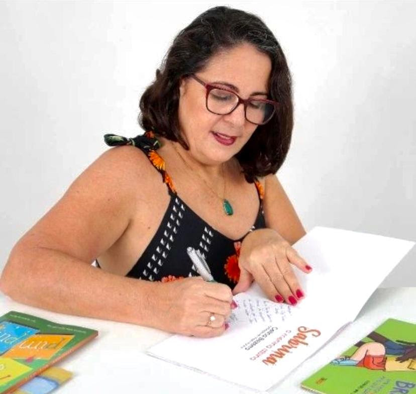Evento realizado por escola de idiomas promove oficinas e rodas de conversa voltadas para leituras inclusivas
