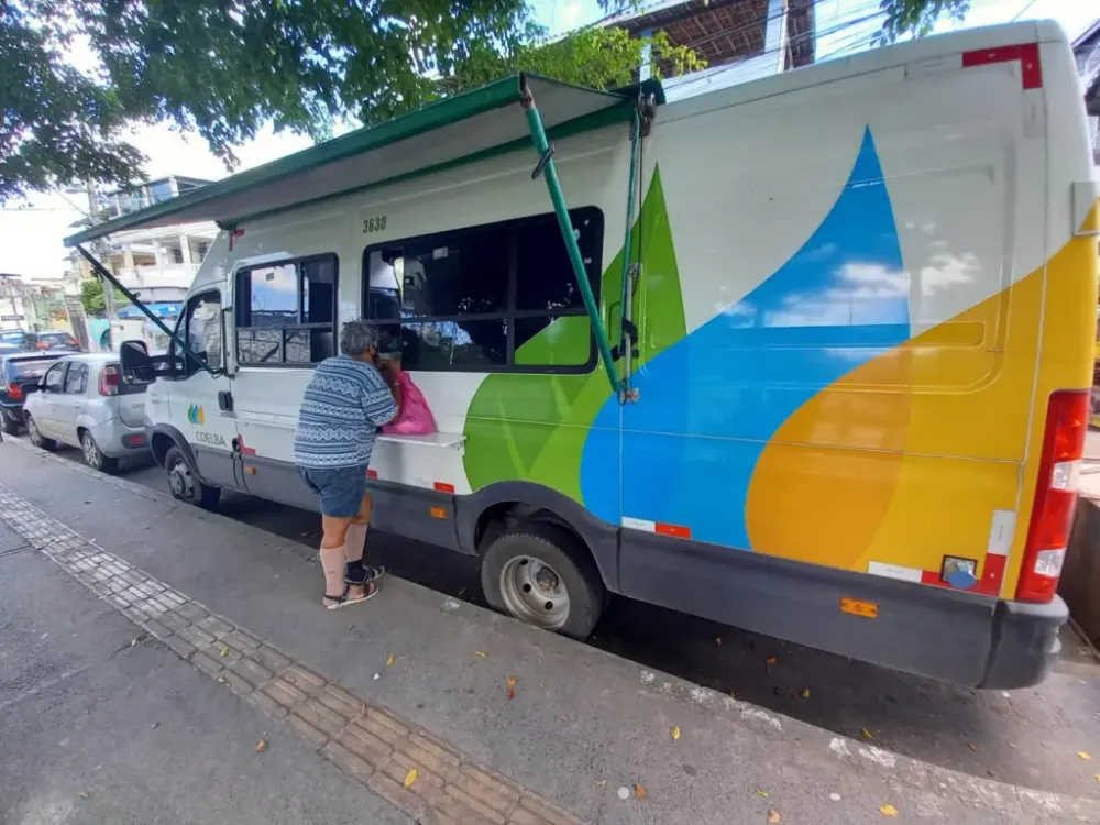 Neoenergia Coelba oferece troca de lâmpadas ineficientes por LED gratuitamente aos moradores de Lauro de Freitas