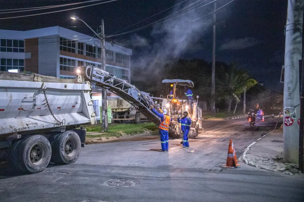 Prefeitura de Lauro de Freitas inicia recapeamento de 34 ruas em parceria com o Governo do Estado