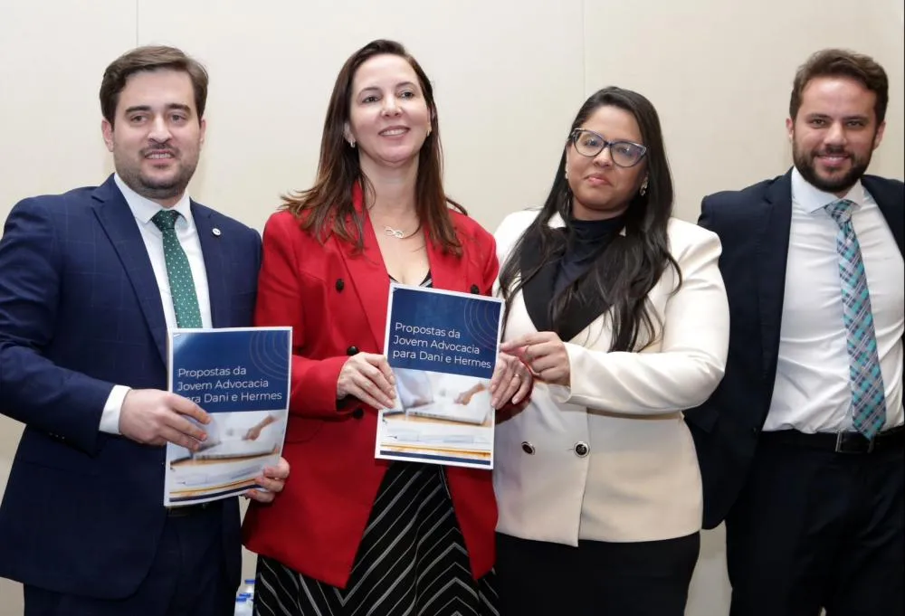 Daniela Borges e Hermes Hilarião recebem propostas da juventude da advocacia baiana
