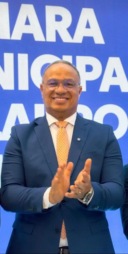 Cesar Grandão é empossado para o sexto mandato como vereador de Lauro de Freitas