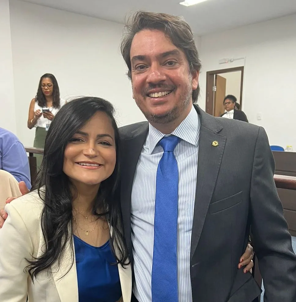 Pedro Tavares destaca empenho da prefeita Débora Régis para organizar Lauro de Freitas e honrar compromissos