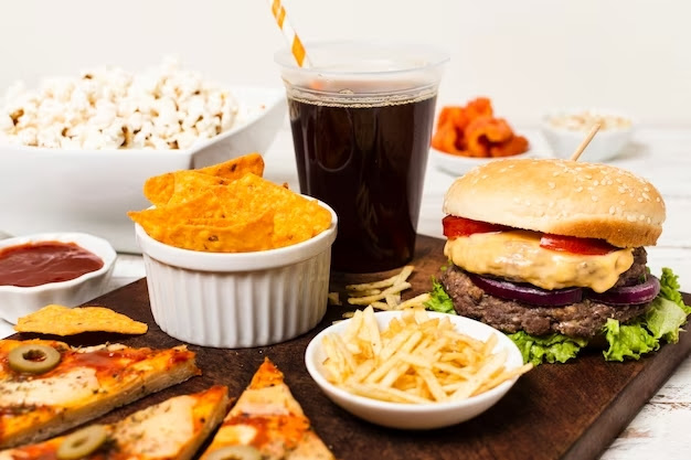 Alimentação saudável: especialista alerta para os riscos causados por alimentos ultraprocessados 