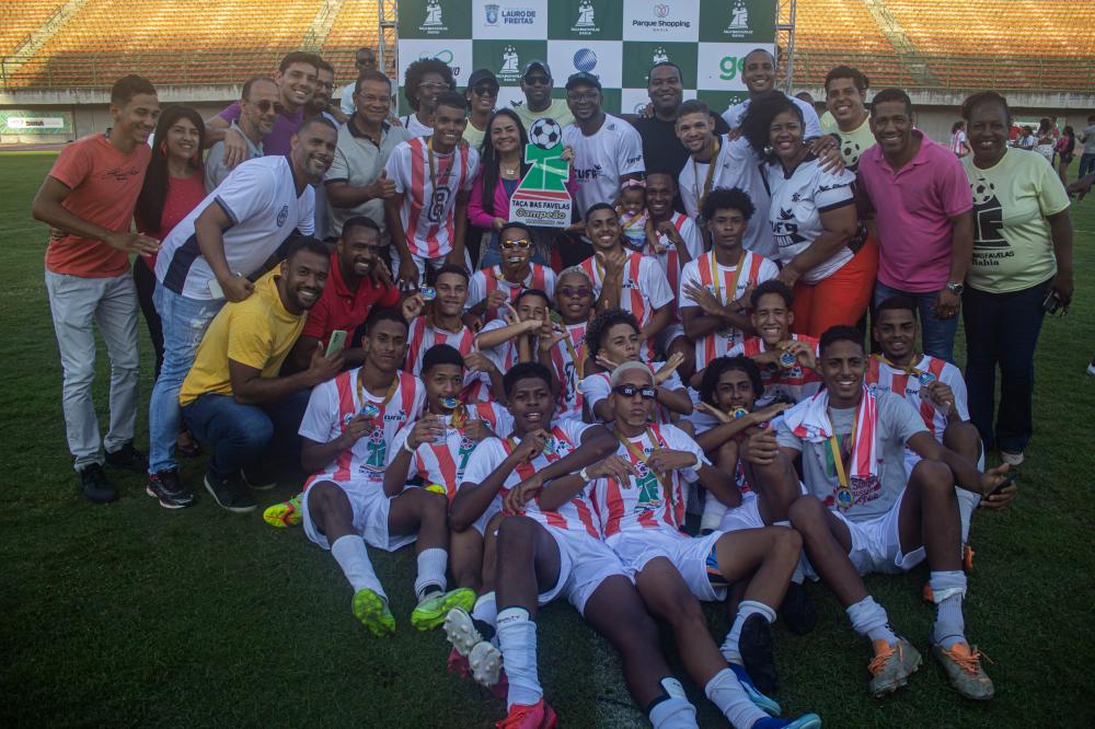 ORGULHO! Times feminino e masculino de Lauro de Freitas vencem finais da Taça das Favelas na Bahia