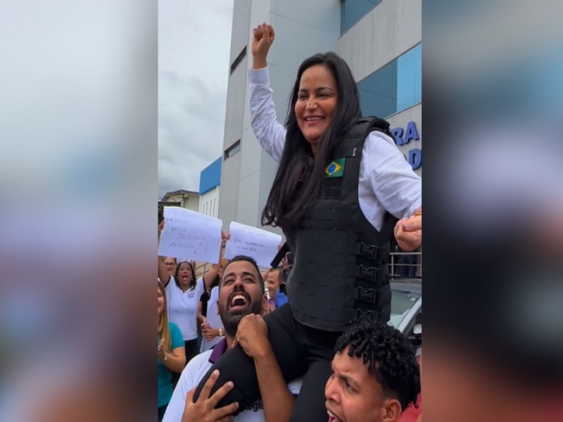  Débora Regis reassume mandato na Câmara de Lauro e manda recado a adversários