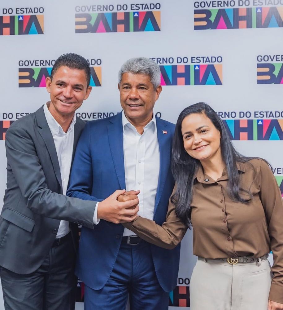 Débora Régis se reúne com Jerônimo Rodrigues para fortalecer parceria entre Lauro de Freitas e Governo do Estado