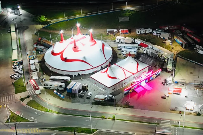 Circo Portugal Internacional segue em temporada em Lauro de Freitas com palco 360º e o maior espetáculo de mágicas da América Latina