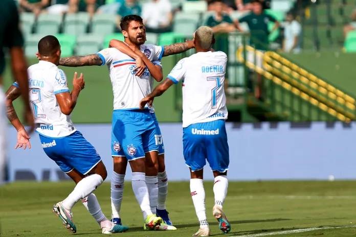 Em jogo de 10 gols, Bahia vence Goiás e dorme na 15ª posição